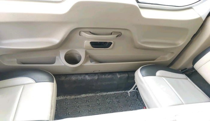 2017 Mahindra TUV300 T8, Diesel, Manual, 53,582 km, interior