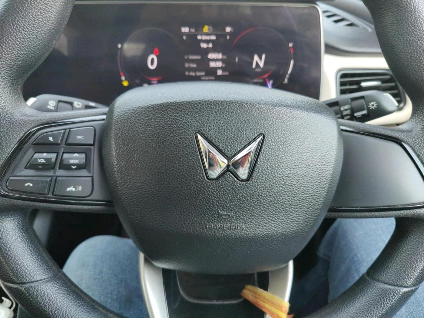 2022 Mahindra XUV700 AX 3 P MT 5 STR, CNG, Manual, 35,000 km, interior
