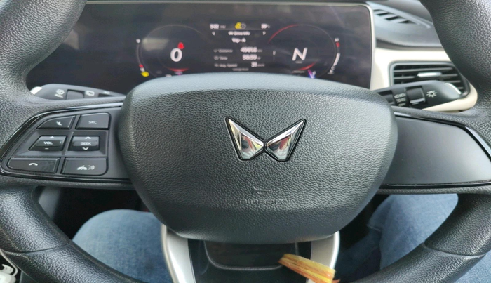 2022 Mahindra XUV700 AX 3 P MT 5 STR, CNG, Manual, 34,779 km, interior