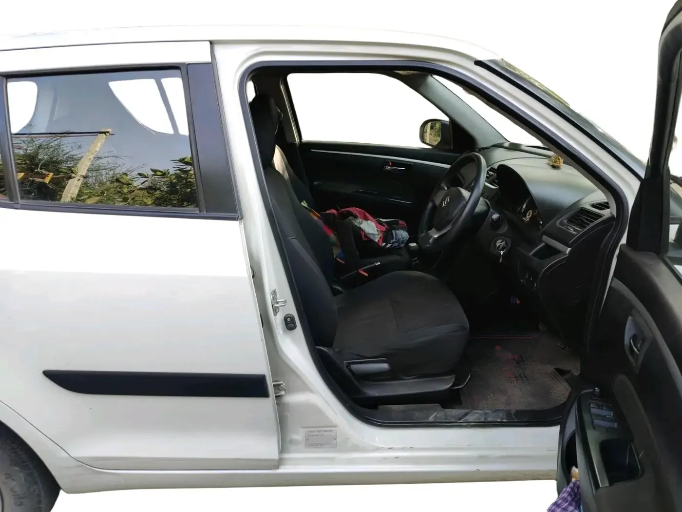 2015 Maruti Swift VXI, CNG, Manual, 1,22,576 km, interior