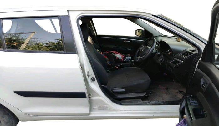 2015 Maruti Swift VXI, CNG, Manual, 1,22,576 km, interior
