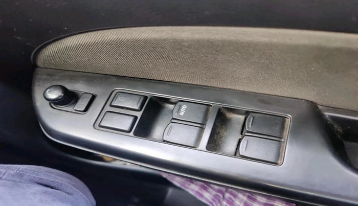 2015 Maruti Swift VXI, CNG, Manual, 1,22,576 km, interior