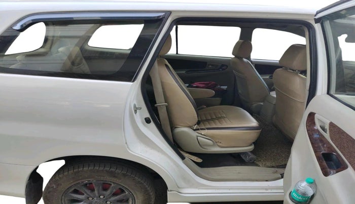 2014 Toyota Innova 2.5 GX 8 STR, Diesel, Manual, 1,85,143 km, interior