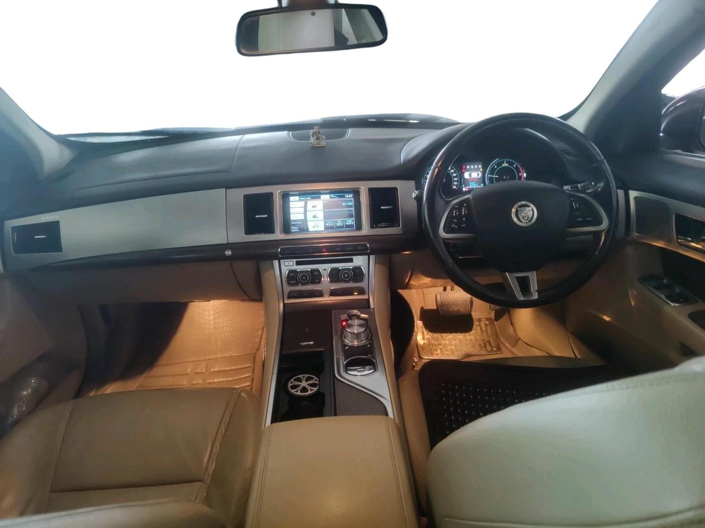 2013 Jaguar XF 2.2 DIESEL, Diesel, Automatic, 94,077 km, interior