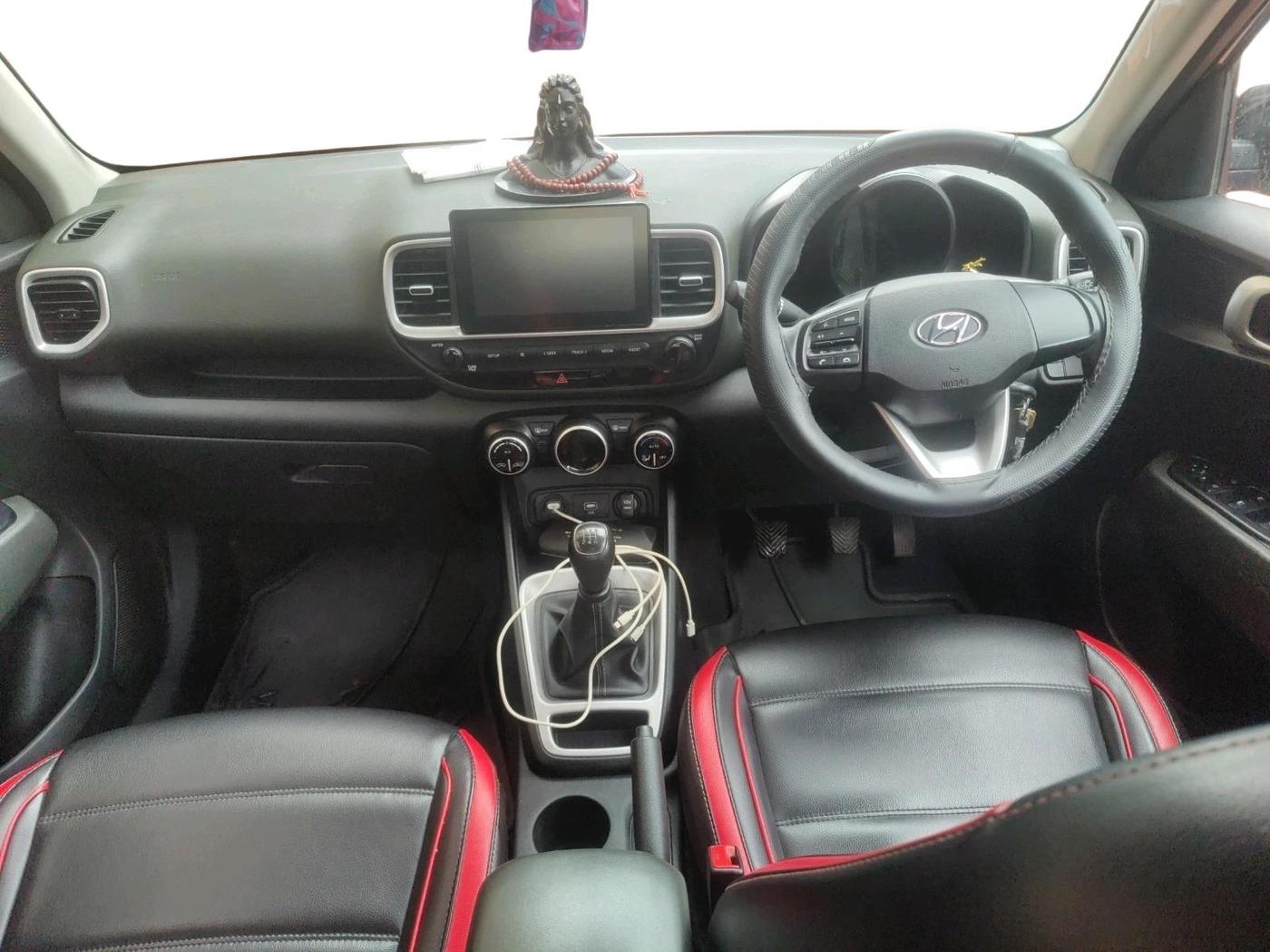 2020 Hyundai VENUE S+ 1.2, Petrol, Manual, 52,935 km, interior