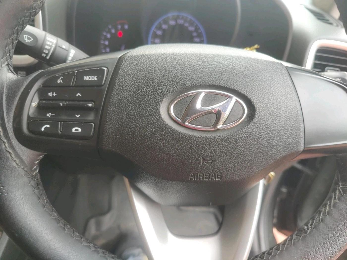 2020 Hyundai VENUE S+ 1.2, Petrol, Manual, 52,935 km, interior