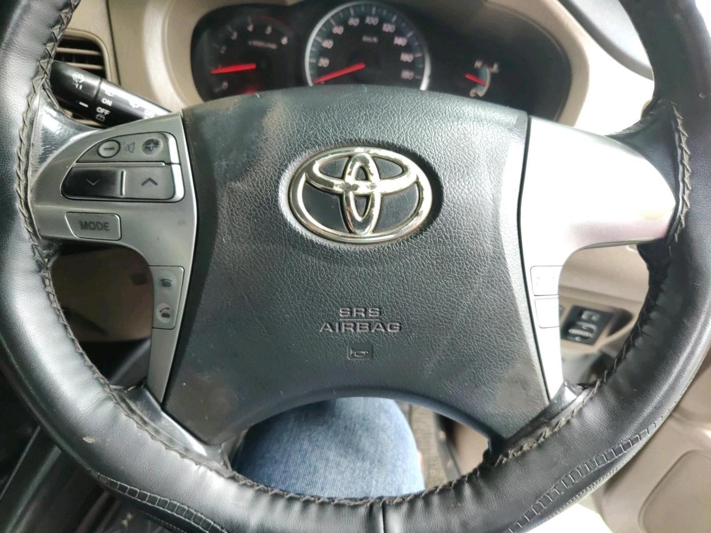 2015 Toyota Innova 2.5 VX 7 STR, Diesel, Manual, 1,50,117 km, interior
