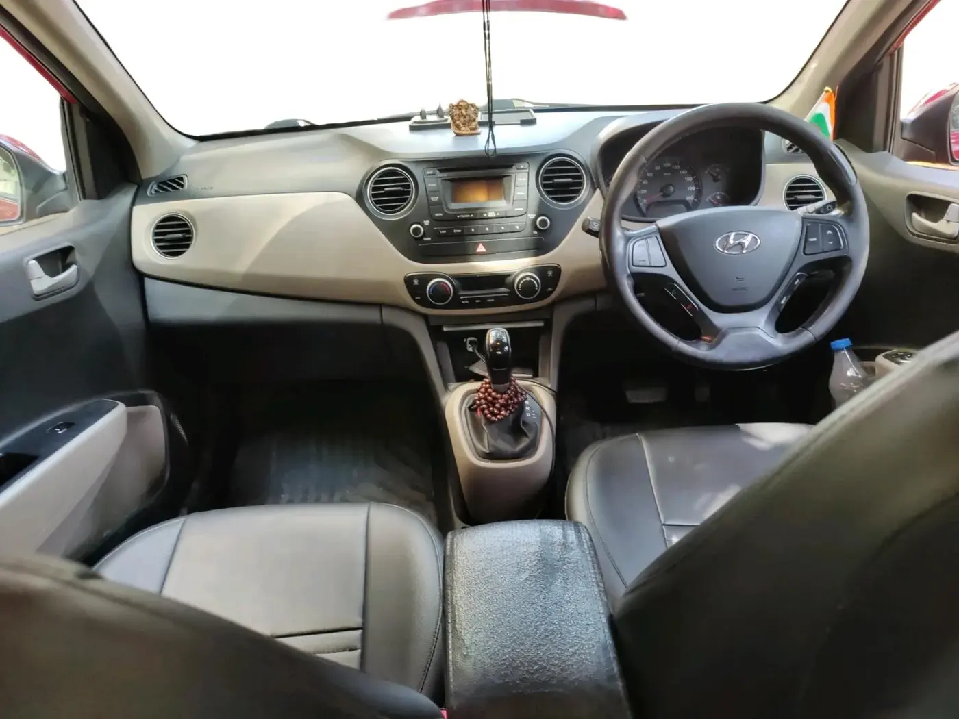 2015 Hyundai Xcent SX AT 1.2 (O), CNG, Automatic, 18,80,000 km, interior