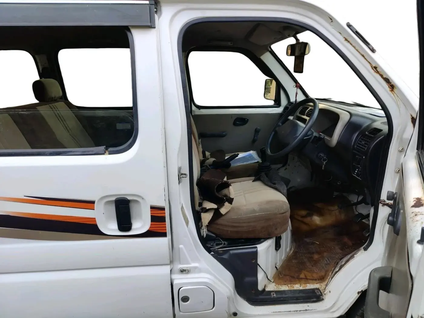 2013 Maruti Eeco 5 STR, CNG, Manual, 4,23,415 km, interior
