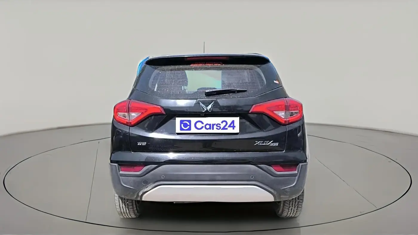 2023 Mahindra XUV300 W8 1.5 DIESEL, Diesel, Manual, 47,021 km, exterior