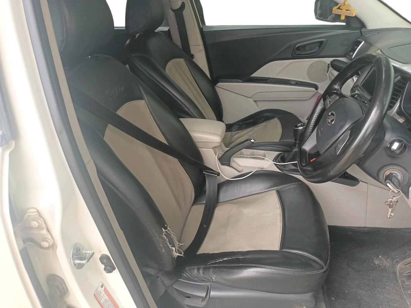 2019 Mahindra XUV300 W6 1.5 DIESEL, Diesel, Manual, 90,996 km, interior