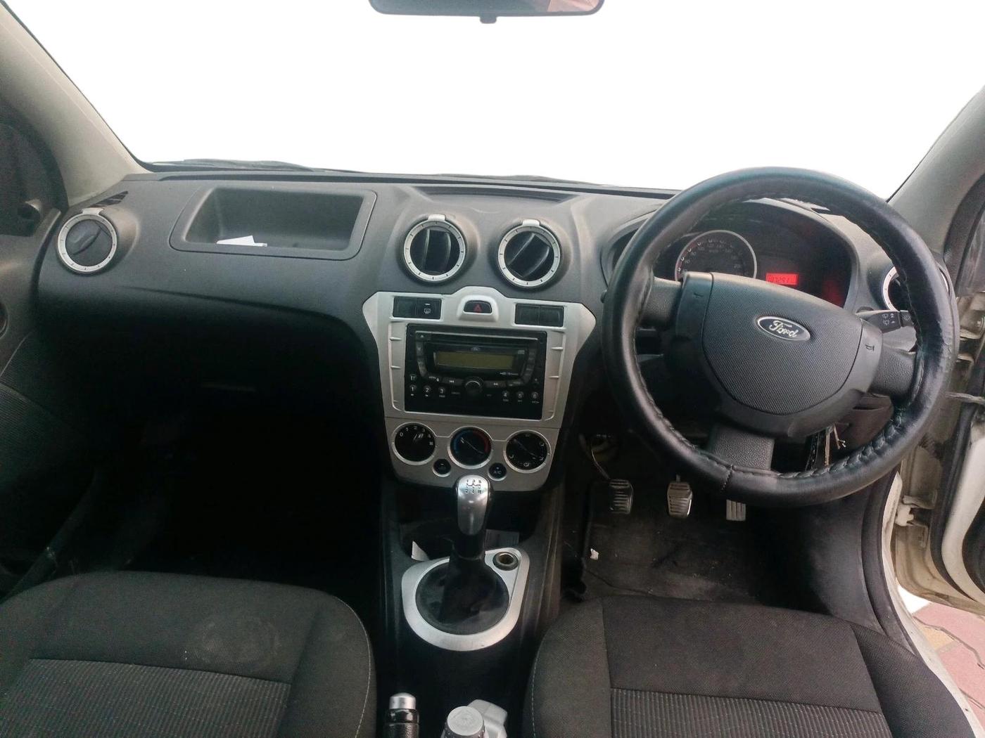2013 Ford Figo ZXI 1.4 DIESEL, Diesel, Manual, 1,07,291 km, interior
