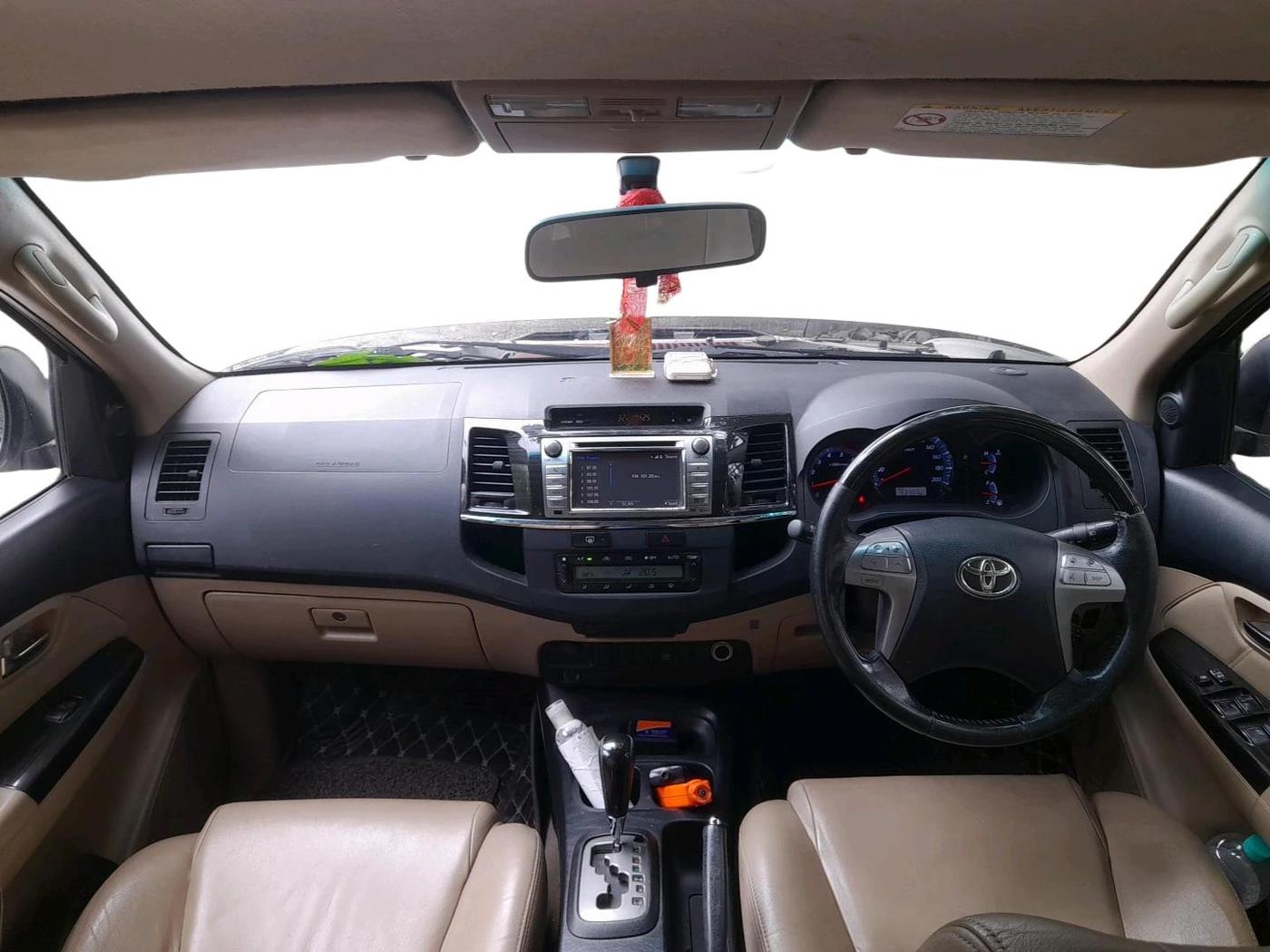 2015 Toyota Fortuner 3.0 4X2 AT, Diesel, Automatic, 1,53,751 km, interior