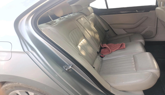 2019 Skoda Superb L&K 2.0 TDI AT, Diesel, Automatic, 1,67,097 km, interior