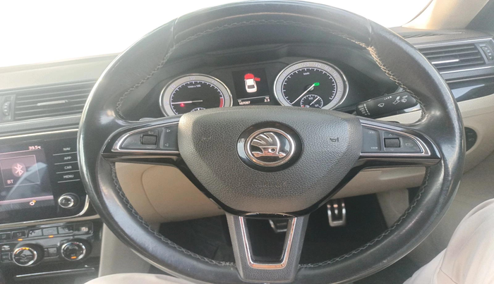 2019 Skoda Superb L&K 2.0 TDI AT, Diesel, Automatic, 1,67,097 km, interior