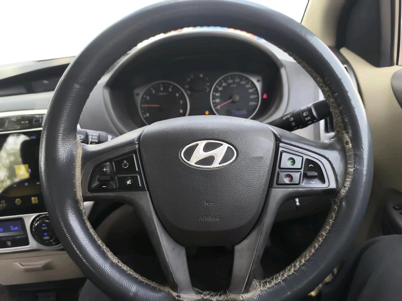 2014 Hyundai i20 SPORTZ 1.2, Petrol, Manual, 1,13,009 km, interior