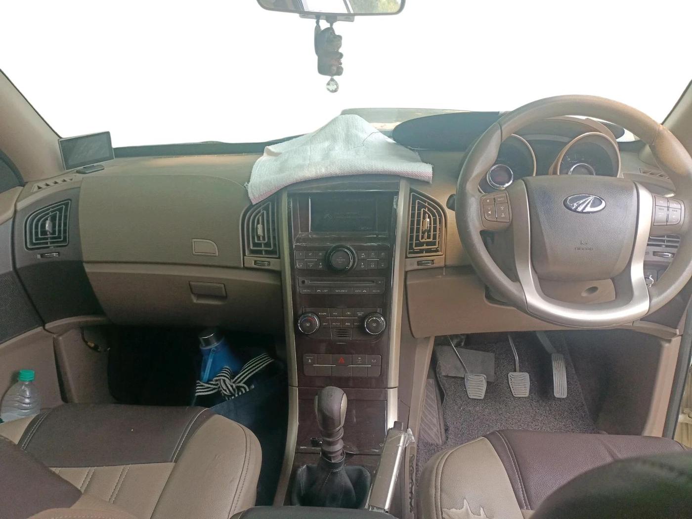 2014 Mahindra XUV500 W6, Diesel, Manual, 90,085 km, interior