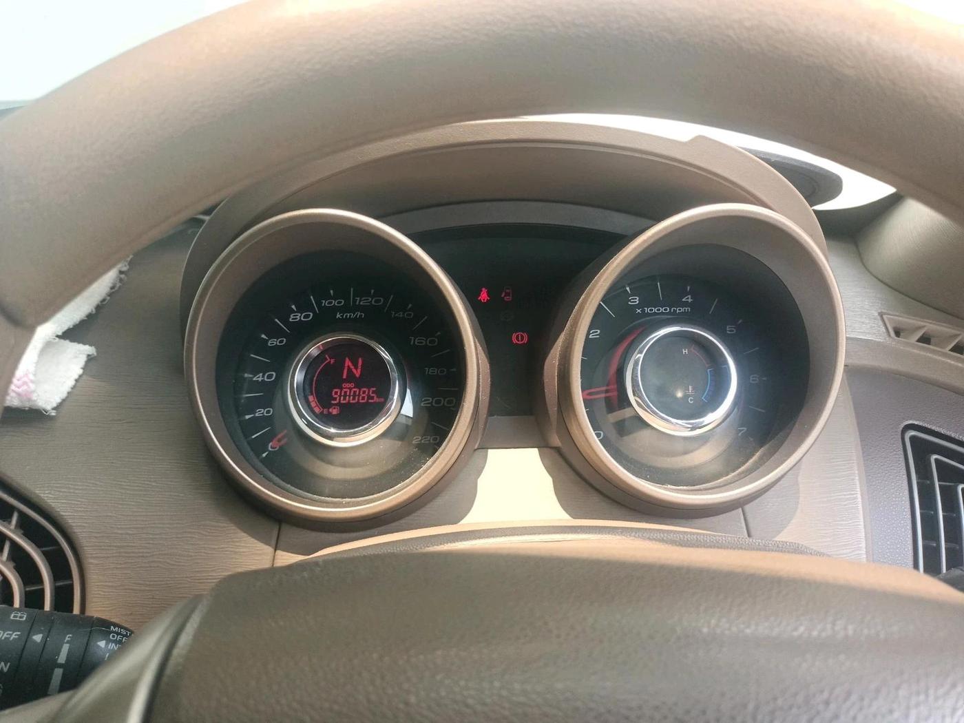 2014 Mahindra XUV500 W6, Diesel, Manual, 90,085 km, interior