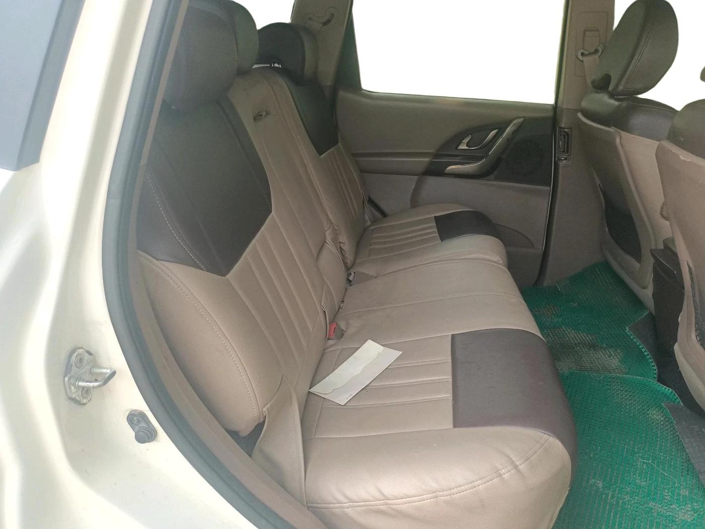 2014 Mahindra XUV500 W6, Diesel, Manual, 90,085 km, interior