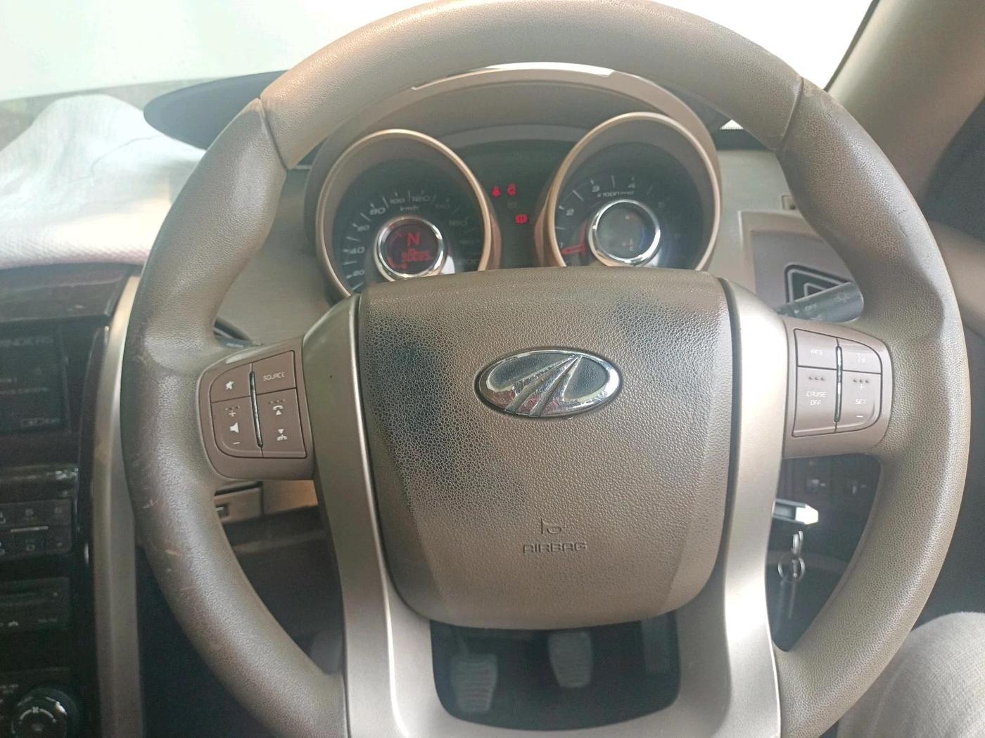 2014 Mahindra XUV500 W6, Diesel, Manual, 90,085 km, interior