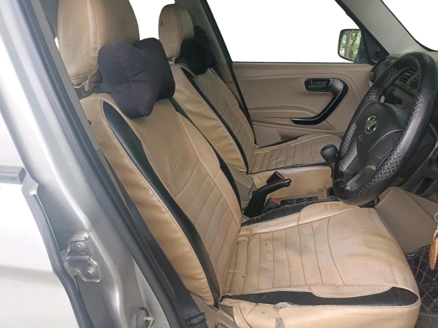 2018 Mahindra TUV300 T4 PLUS, Diesel, Manual, 1,62,582 km, interior