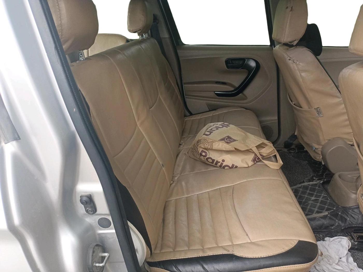 2018 Mahindra TUV300 T4 PLUS, Diesel, Manual, 1,62,582 km, interior