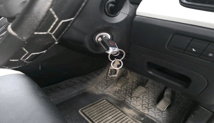 2023 Tata PUNCH PURE MT, Petrol, Manual, 19,227 km, interior