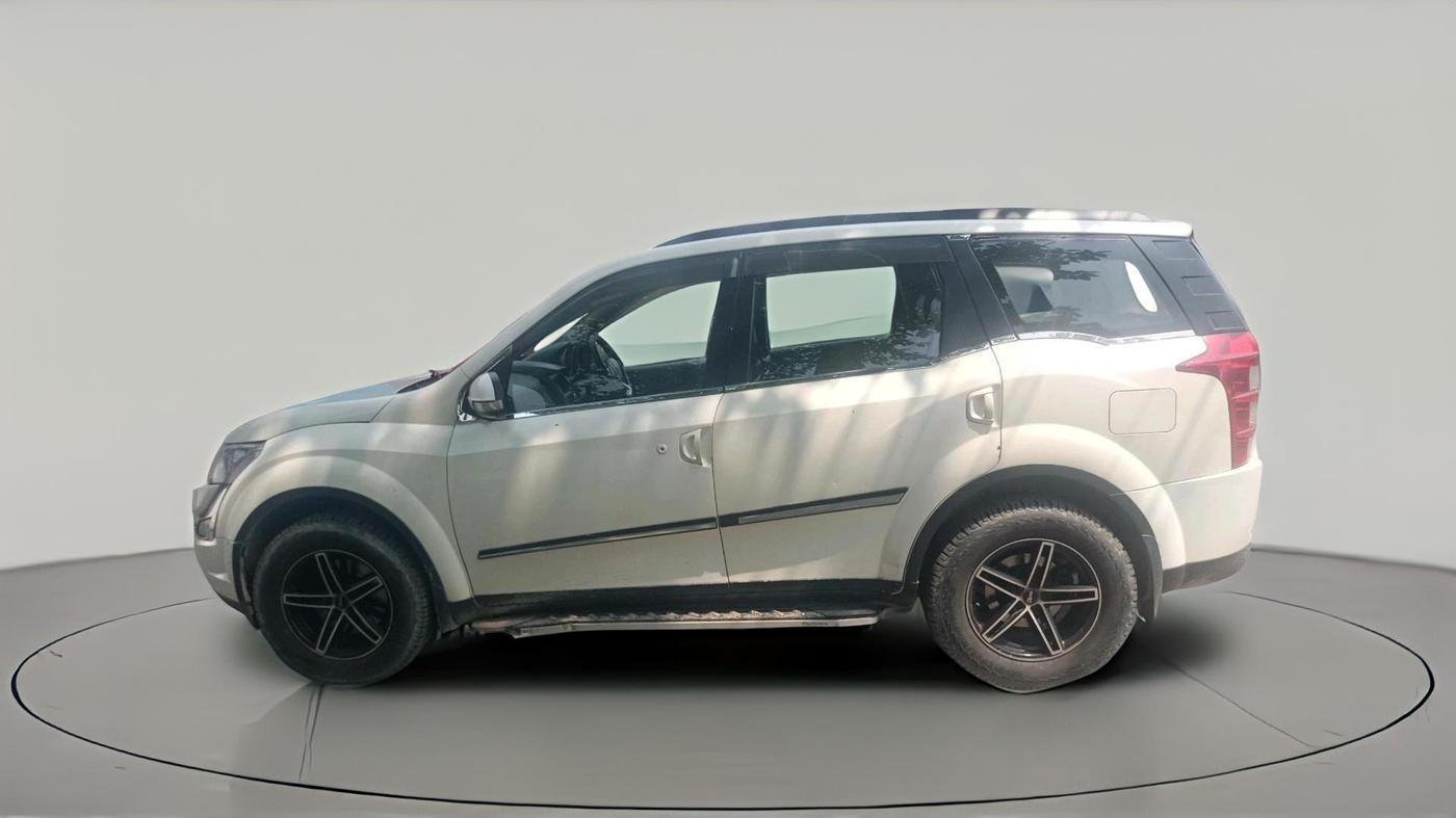 2015 Mahindra XUV500 W6, Diesel, Manual, 86,145 km, exterior