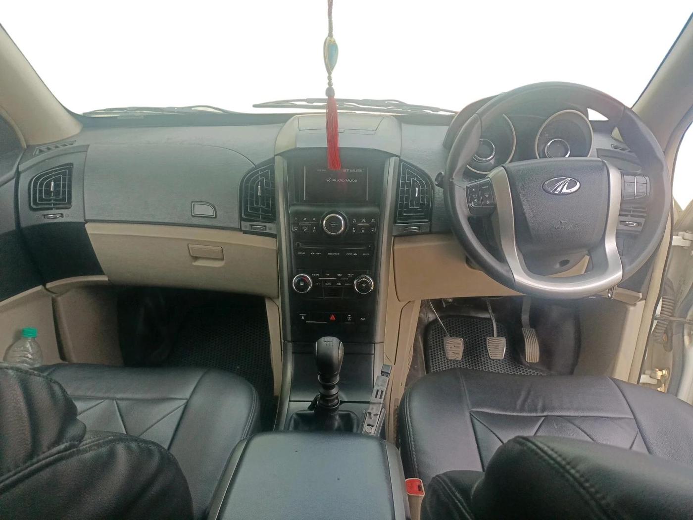 2015 Mahindra XUV500 W6, Diesel, Manual, 86,145 km, interior