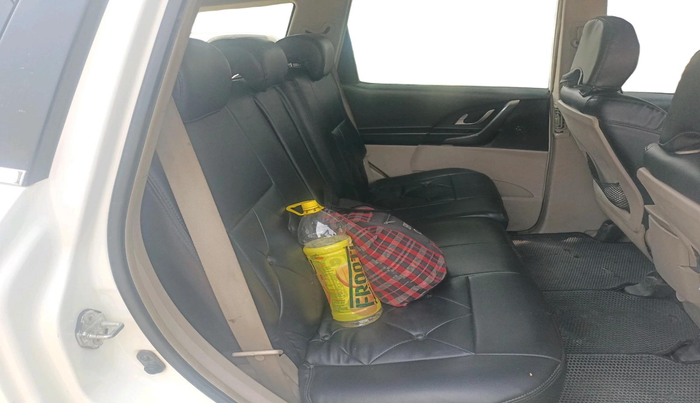 2015 Mahindra XUV500 W6, Diesel, Manual, 86,145 km, interior