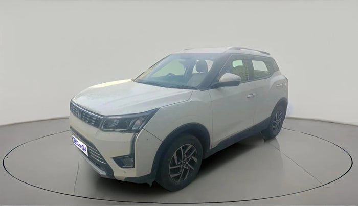 2023 Mahindra XUV300 W8 (O) 1.2 PETROL, Petrol, Manual, 1,04,447 km, exterior