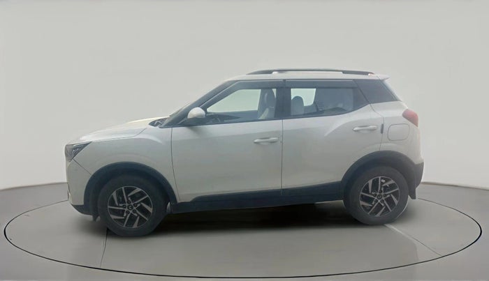 2023 Mahindra XUV300 W8 (O) 1.2 PETROL, Petrol, Manual, 1,04,447 km, exterior