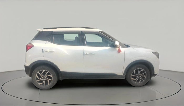 2023 Mahindra XUV300 W8 (O) 1.2 PETROL, Petrol, Manual, 1,04,447 km, exterior