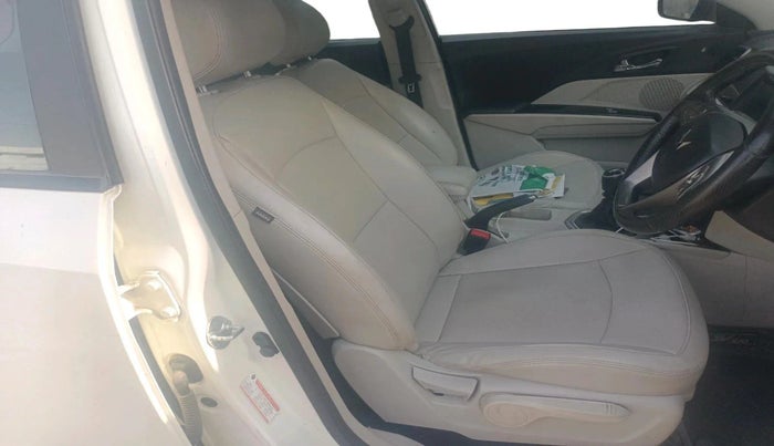 2023 Mahindra XUV300 W8 (O) 1.2 PETROL, Petrol, Manual, 1,04,447 km, interior