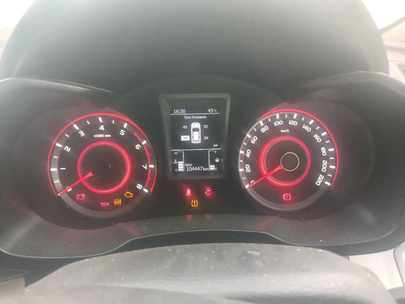 2023 Mahindra XUV300 W8 (O) 1.2 PETROL, Petrol, Manual, 1,04,447 km, interior