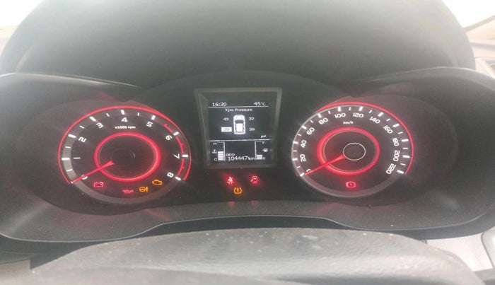 2023 Mahindra XUV300 W8 (O) 1.2 PETROL, Petrol, Manual, 1,04,447 km, interior