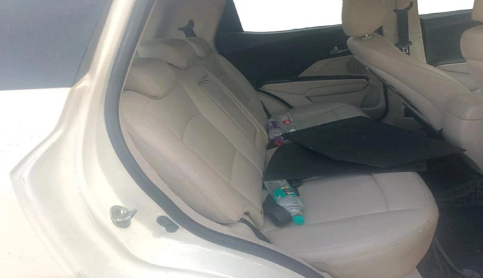 2023 Mahindra XUV300 W8 (O) 1.2 PETROL, Petrol, Manual, 1,04,447 km, interior