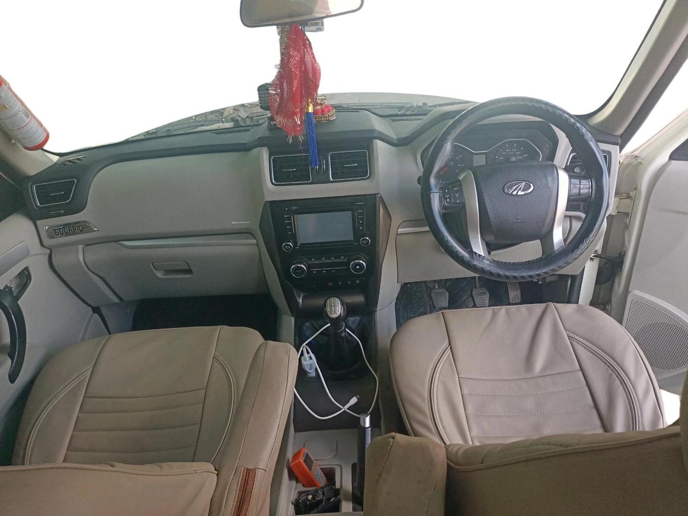 2016 Mahindra Scorpio S10, Diesel, Manual, 96,759 km, interior