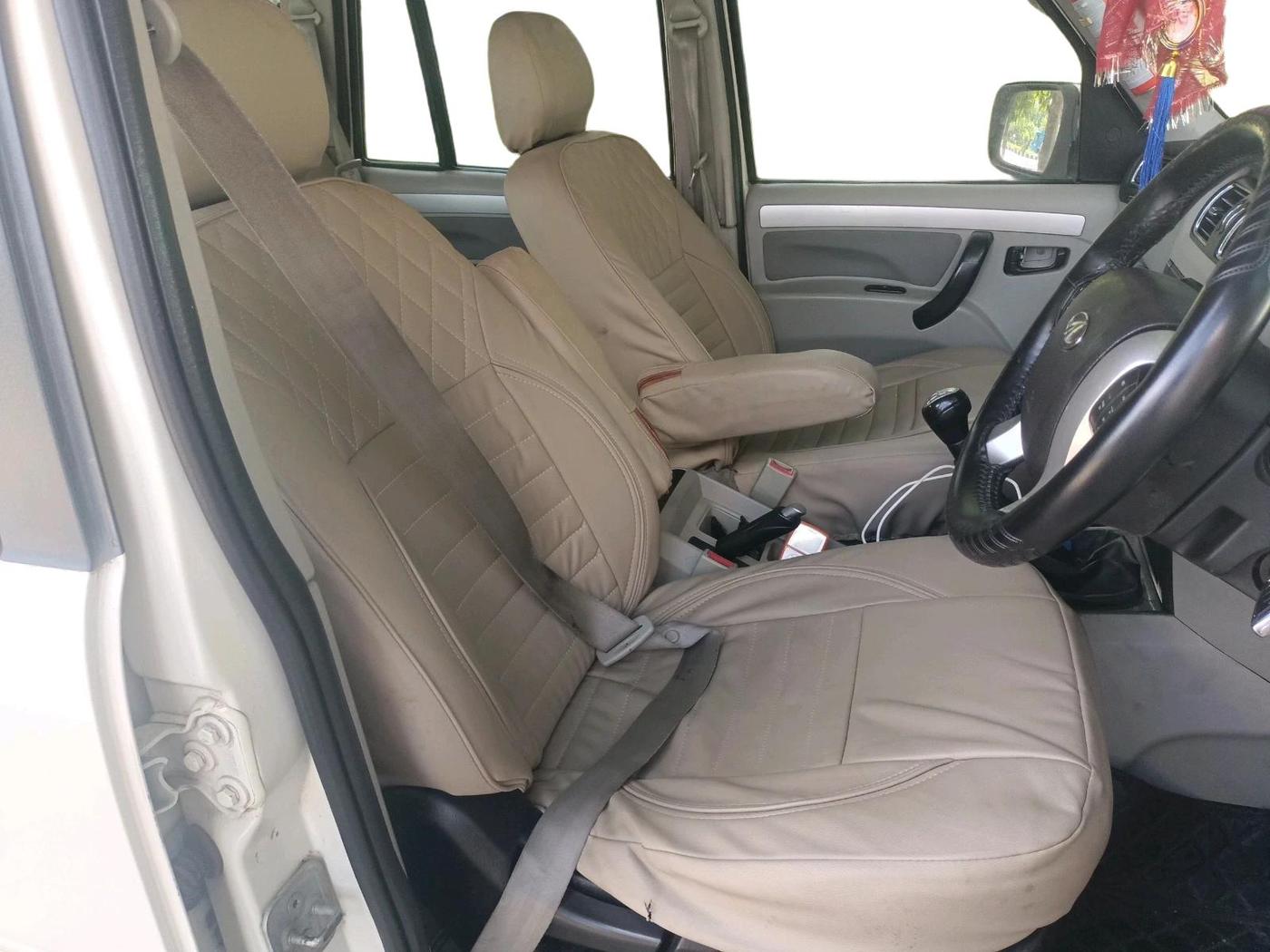 2016 Mahindra Scorpio S10, Diesel, Manual, 96,759 km, interior