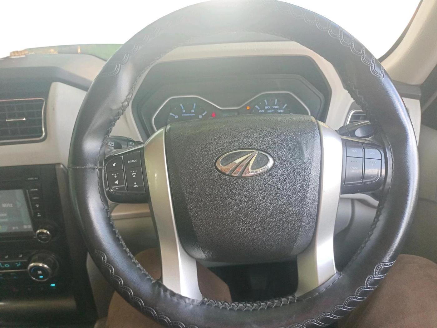 2016 Mahindra Scorpio S10, Diesel, Manual, 96,759 km, interior
