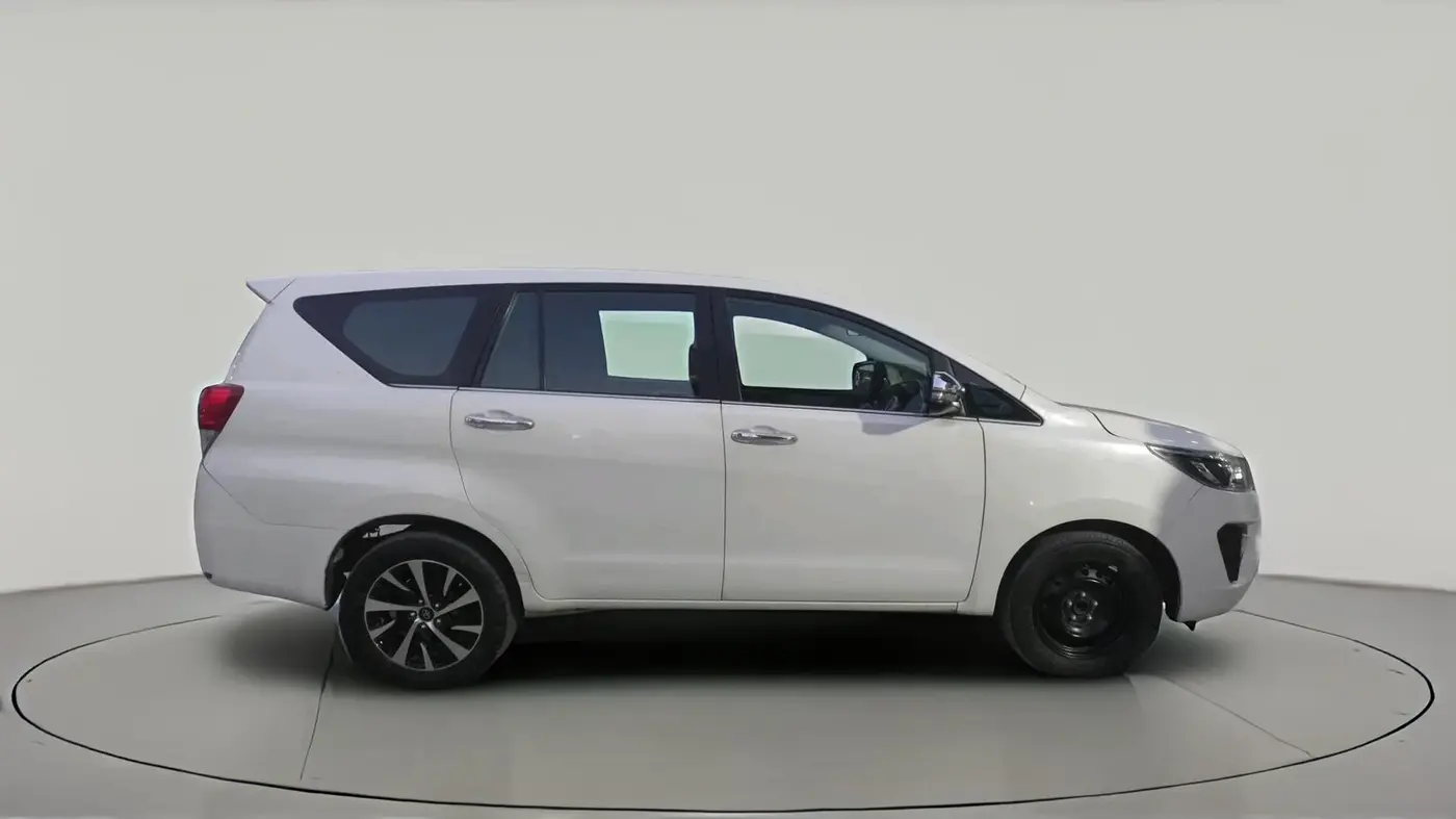 2022 Toyota Innova Crysta 2.4 VX 8 STR, Diesel, Manual, 89,788 km, exterior