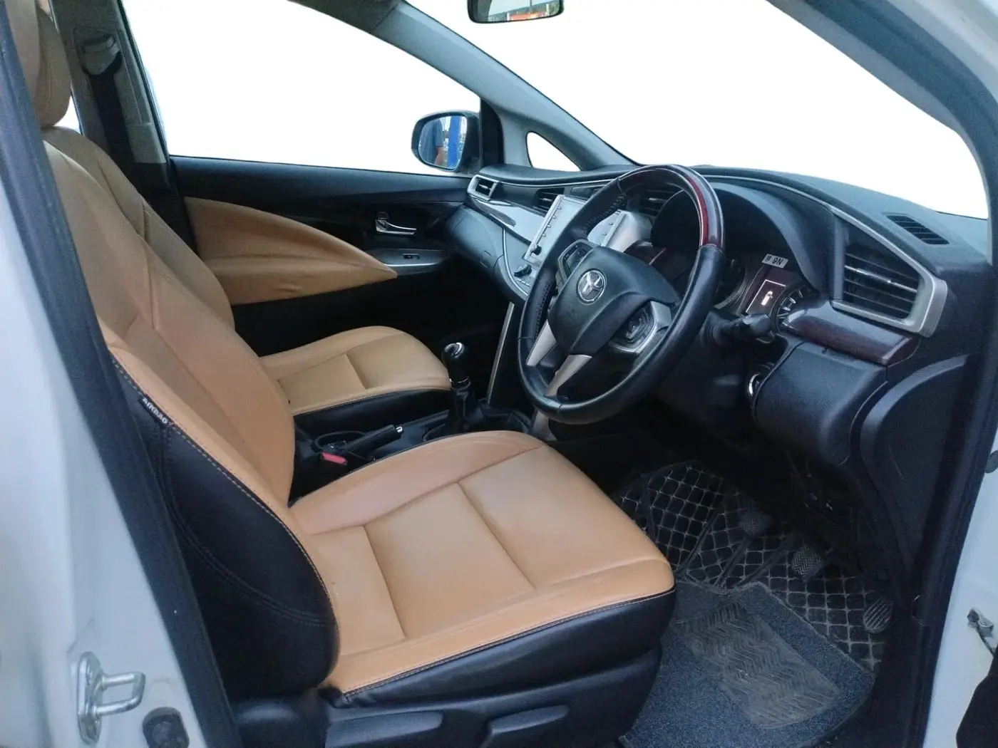 2022 Toyota Innova Crysta 2.4 VX 8 STR, Diesel, Manual, 89,788 km, interior