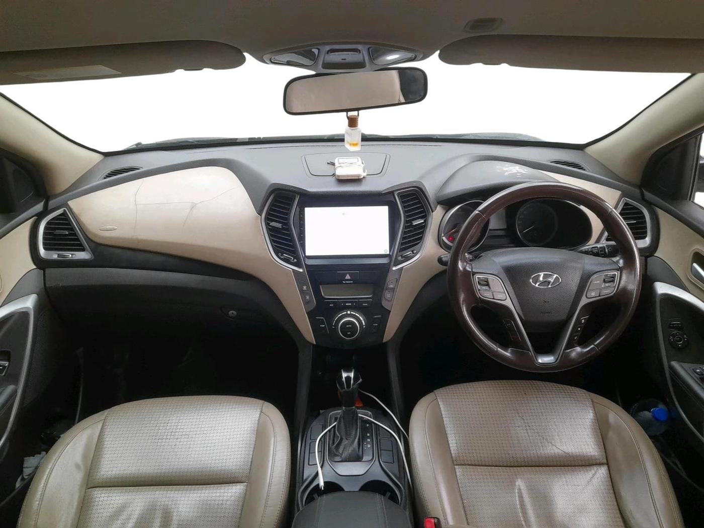 2014 Hyundai Santa Fe 2 WD AT, Diesel, Automatic, 94,770 km, interior