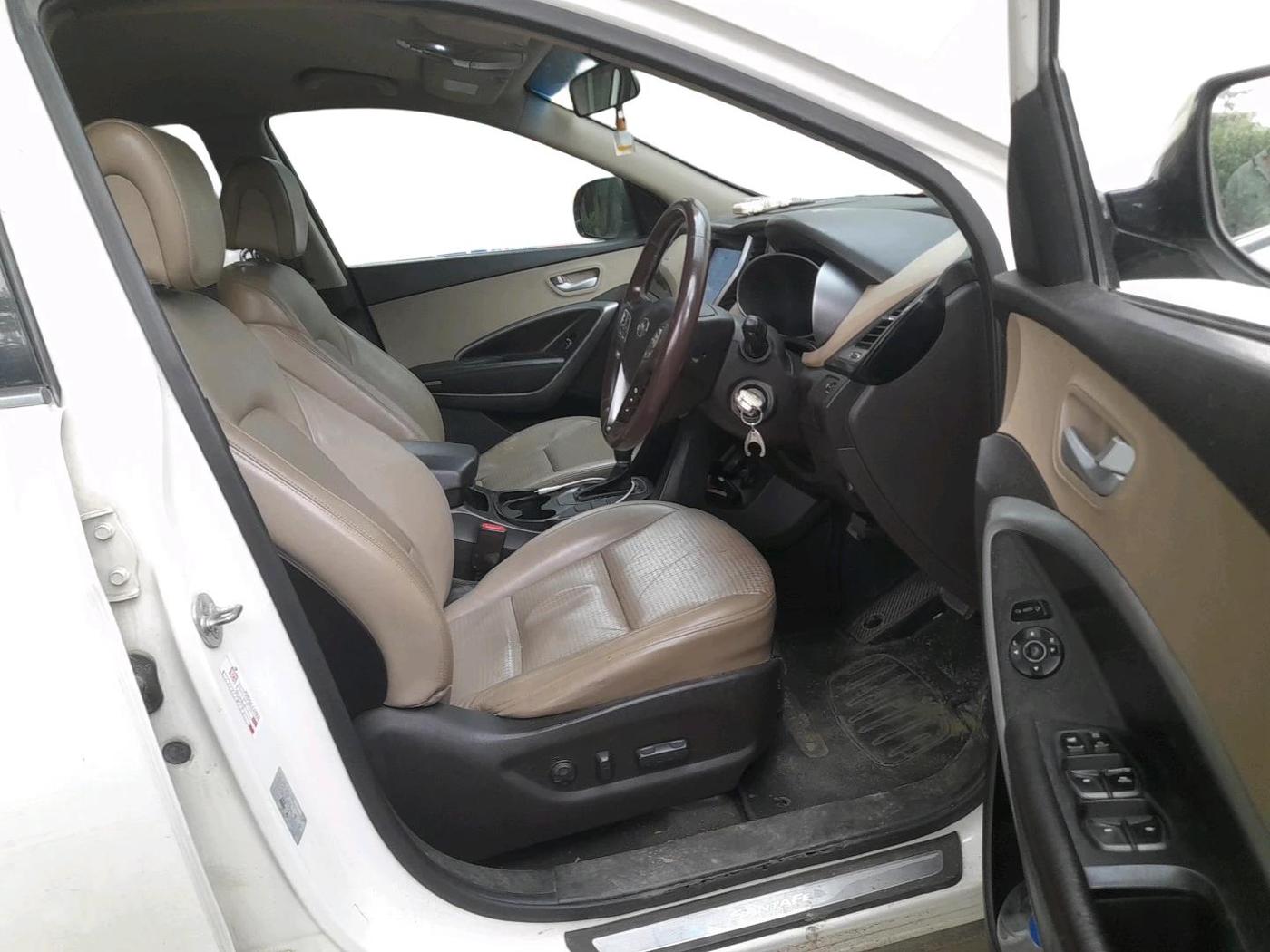 2014 Hyundai Santa Fe 2 WD AT, Diesel, Automatic, 94,770 km, interior