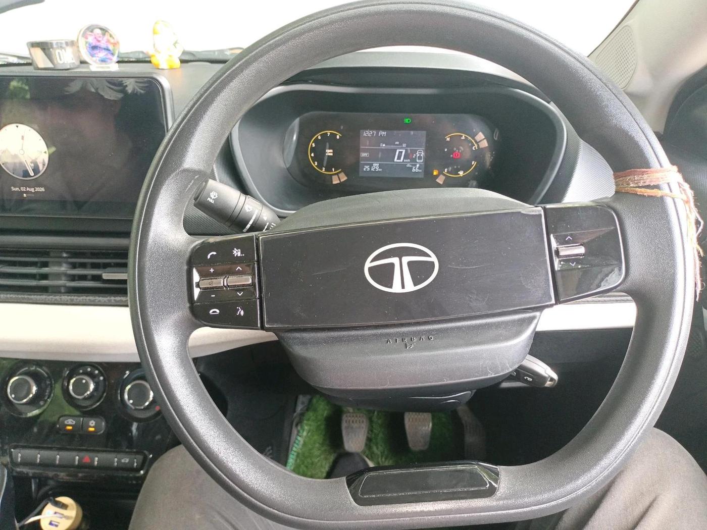 2025 Tata NEXON Pure Plus 1.2 Petrol 6MT, Petrol, Manual, 25,129 km, interior