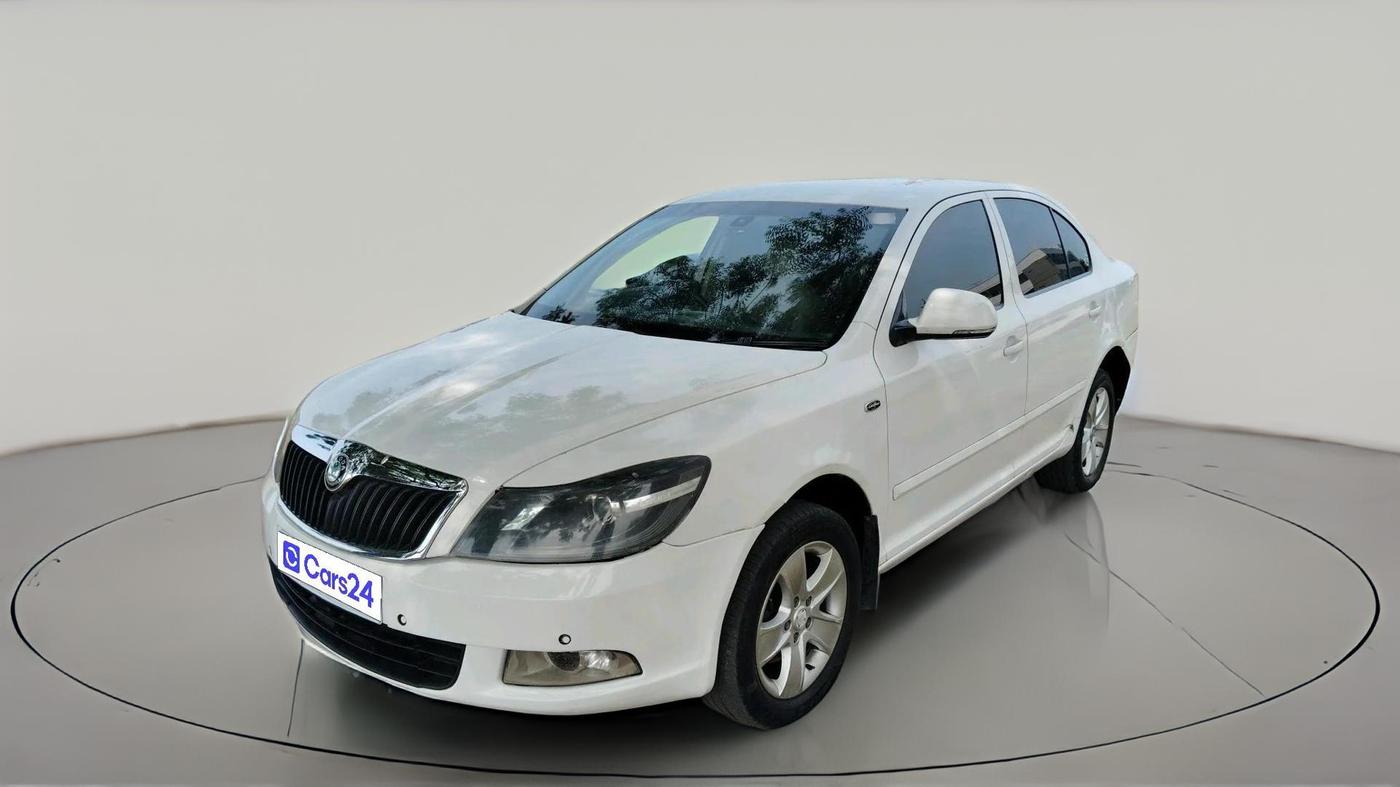 2011 Skoda Laura L&K 2.0 TDI AT, Diesel, Automatic, 1,26,248 km, exterior