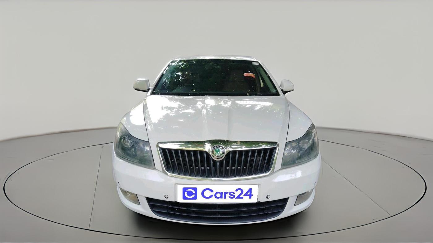 2011 Skoda Laura L&K 2.0 TDI AT, Diesel, Automatic, 1,26,248 km, exterior