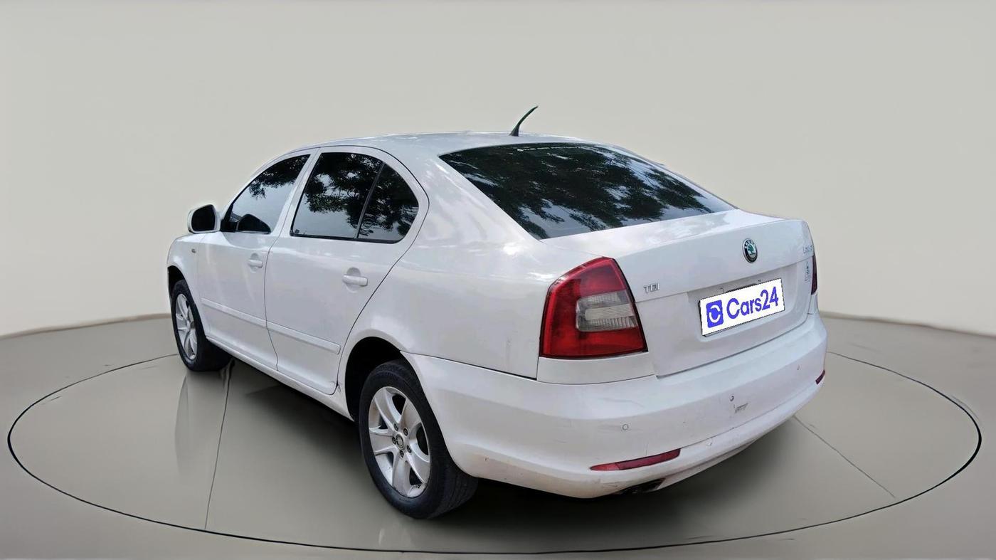 2011 Skoda Laura L&K 2.0 TDI AT, Diesel, Automatic, 1,26,248 km, exterior