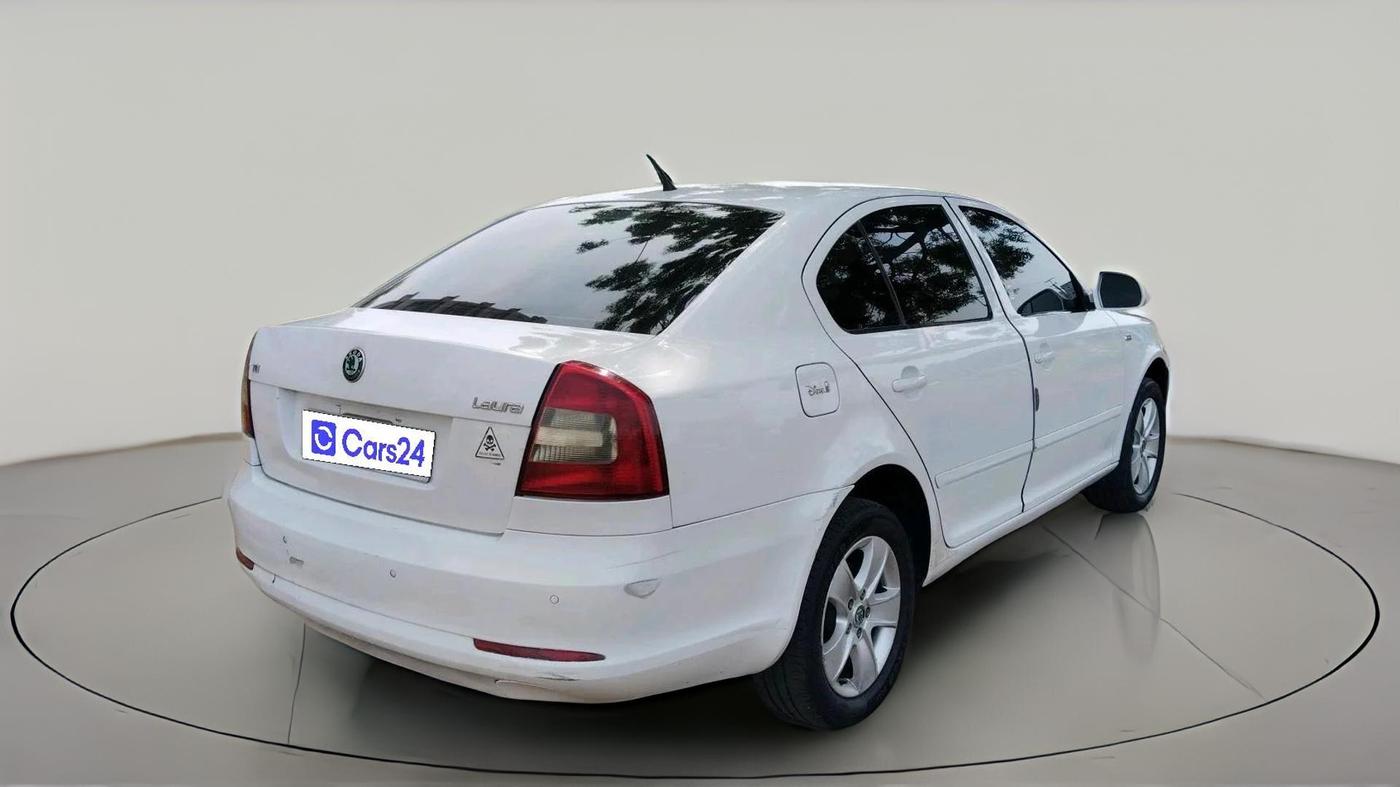 2011 Skoda Laura L&K 2.0 TDI AT, Diesel, Automatic, 1,26,248 km, exterior