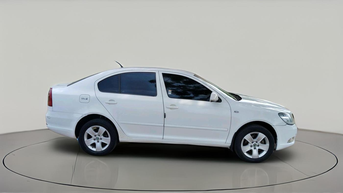 2011 Skoda Laura L&K 2.0 TDI AT, Diesel, Automatic, 1,26,248 km, exterior